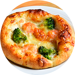 海老とブロッコリーのピザ